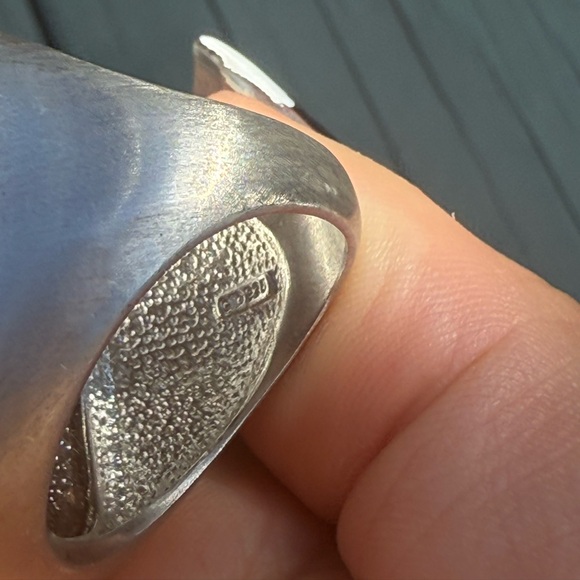 Silver and Black Quartz Gemstone Ring - Picture 4 of 16